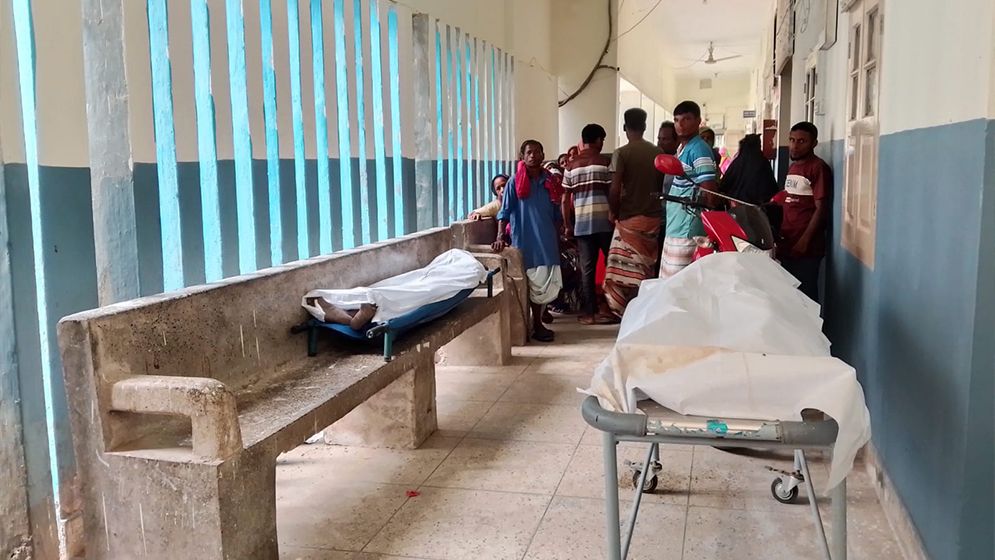 নীলফামারীতে বিদ্যুৎস্পৃষ্ট হয়ে দুই বিদ্যুৎ শ্রমিকের মৃত্যু
