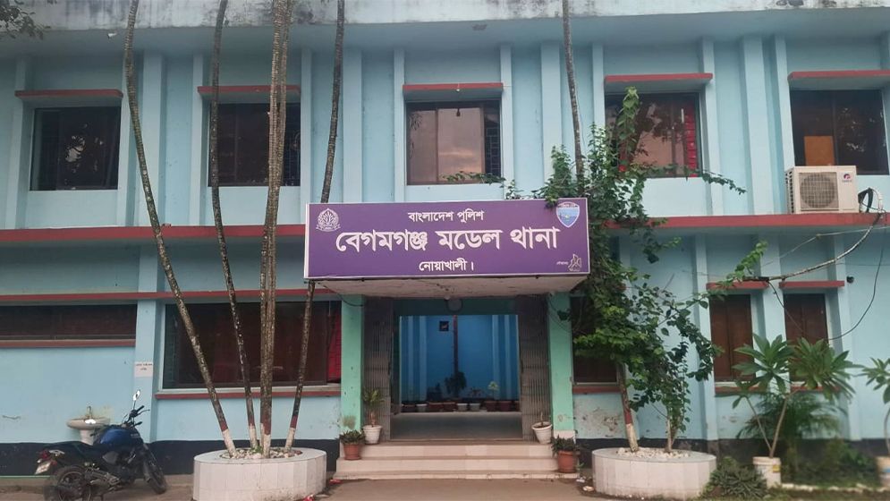 আলমারিতে বিষাক্ত সাপ, পেঁয়াজ নিতে গিয়ে প্রাণ গেল গৃহবধূর