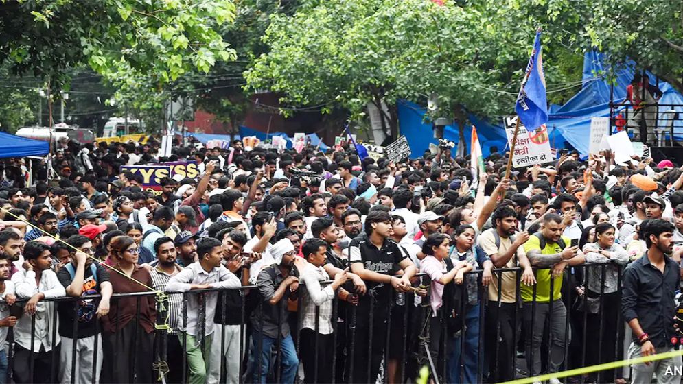আজও উত্তাল দিল্লি, শিক্ষামন্ত্রীর পদত্যাগ দাবিতে অনড় সিজেপি