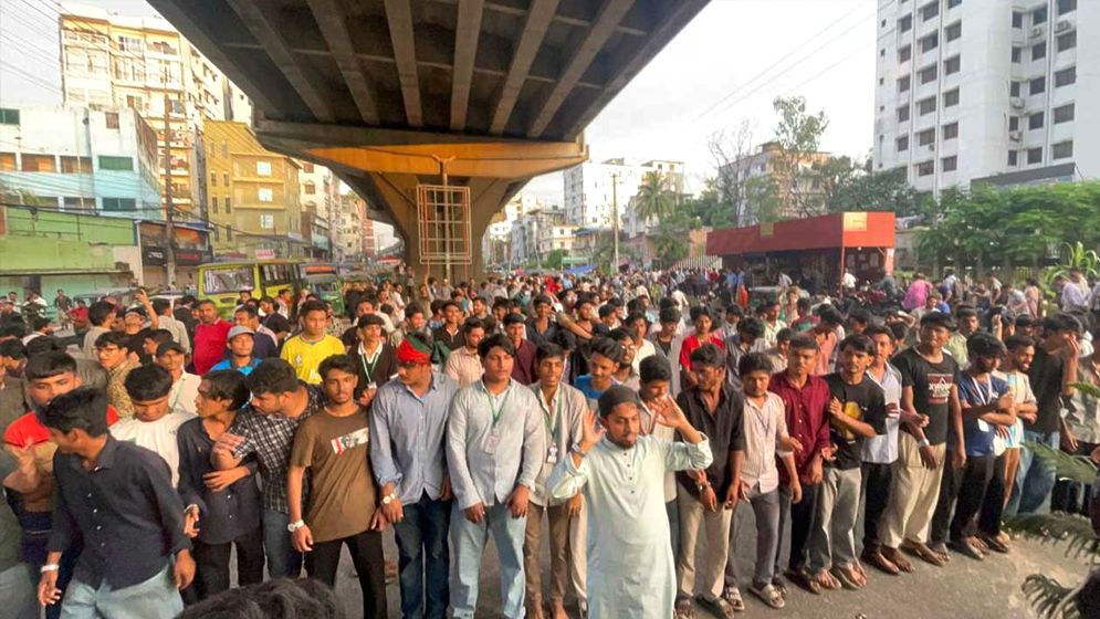 চট্টগ্রামে শিক্ষামন্ত্রীর গায়েবানা জানাজা পড়লেন শিক্ষার্থীরা