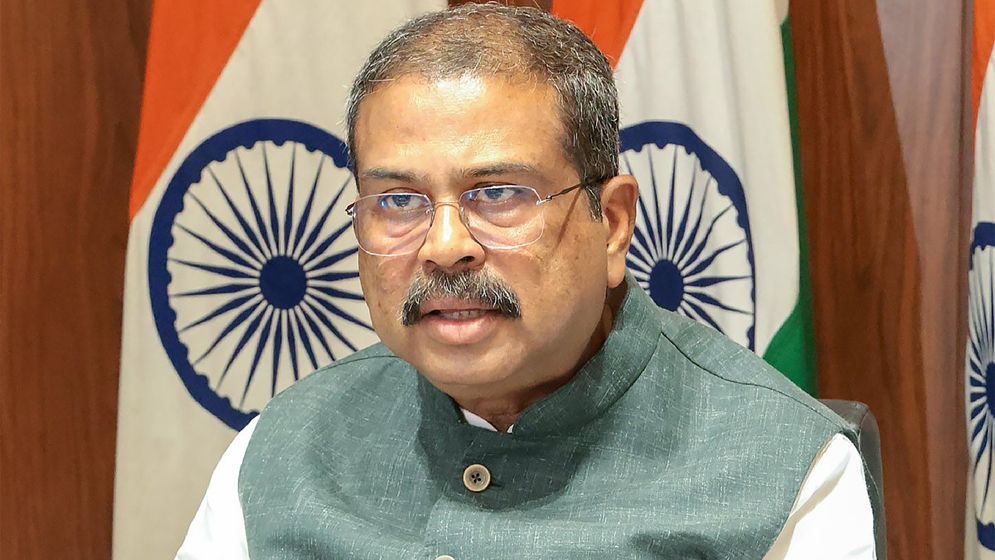 পদত্যাগের পর শিক্ষার্থীদের উদ্দেশে যা বললেন ভারতের শিক্ষামন্ত্রী