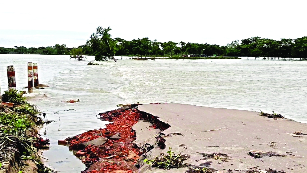 জনপদ থেকে নামছে পানি, ভেসে উঠছে ধ্বংসের ছাপ
