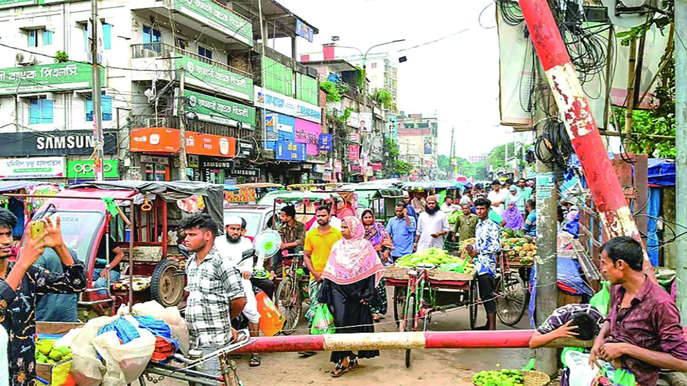 লেভেল ক্রসিংয়ে ভুগছে গাজীপুর নগরবাসী
