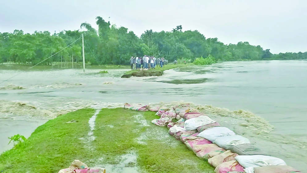 লঘুচাপ দুর্বল, ভারী বর্ষণের আভাস