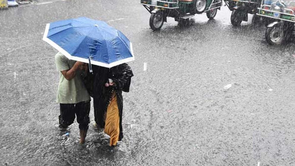 ৬ বিভাগে ভারী বৃষ্টির শঙ্কা, বন্দরে সতর্কতা