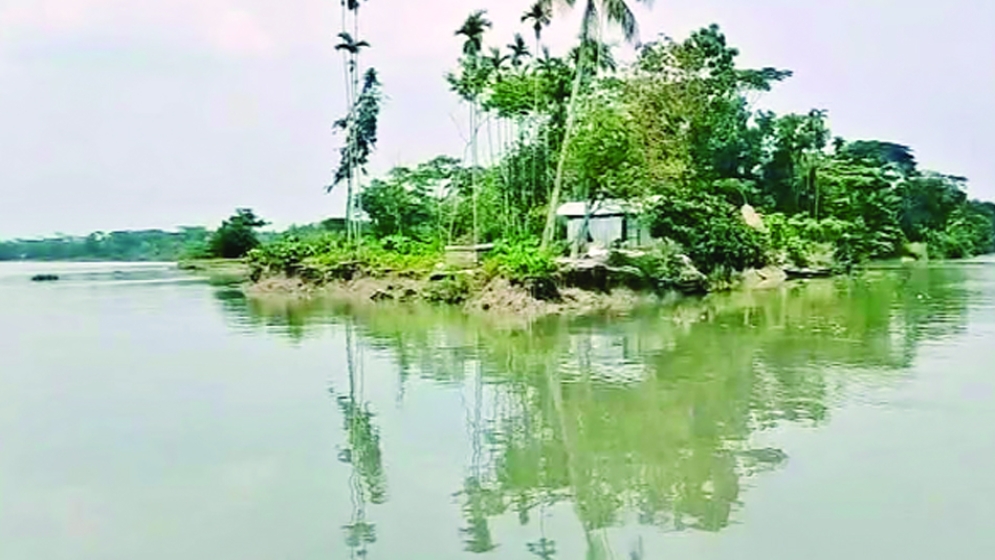 ঝালকাঠিতে দুই নদীর ভাঙনে দ্বীপে পরিণত হয়েছে গ্রাম, বিলীনের শঙ্কা