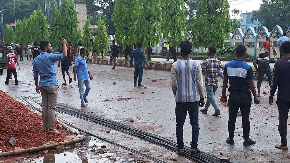 হবিগঞ্জে দু’গ্রামের সংঘর্ষে পুলিশসহ আহত ৫০