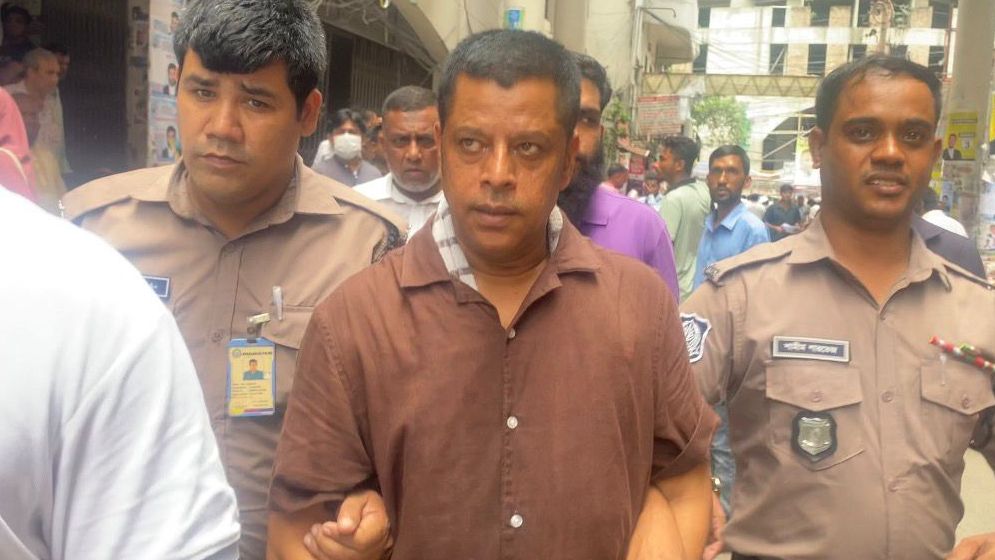 হত্যাচেষ্টা ও বিস্ফোরক মামলায় গ্রেপ্তার সেলিম প্রধান