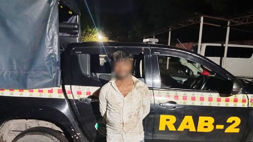রাজধানীতে শীর্ষ সন্ত্রাসী মিন্টু মিয়া গ্রেপ্তার