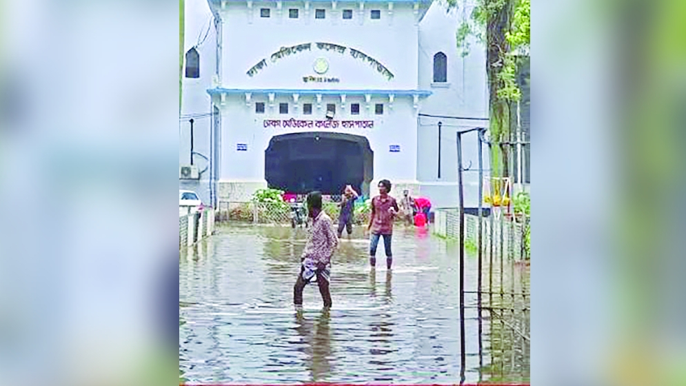 হাসপাতালগামী রোগী-স্বজনদের দুর্ভোগ