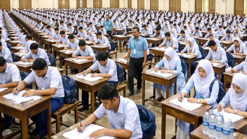 পরীক্ষায় অনুপস্থিত শিক্ষার্থী  বাড়ছে, মাদ্রাসা বোর্ডে বেশি