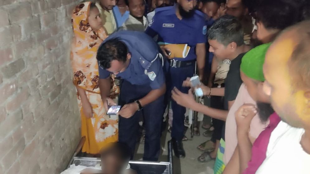 ছিনতাইয়ের অভিযোগে হাত-পা বেঁধে যুবককে পিটিয়ে হত্যা