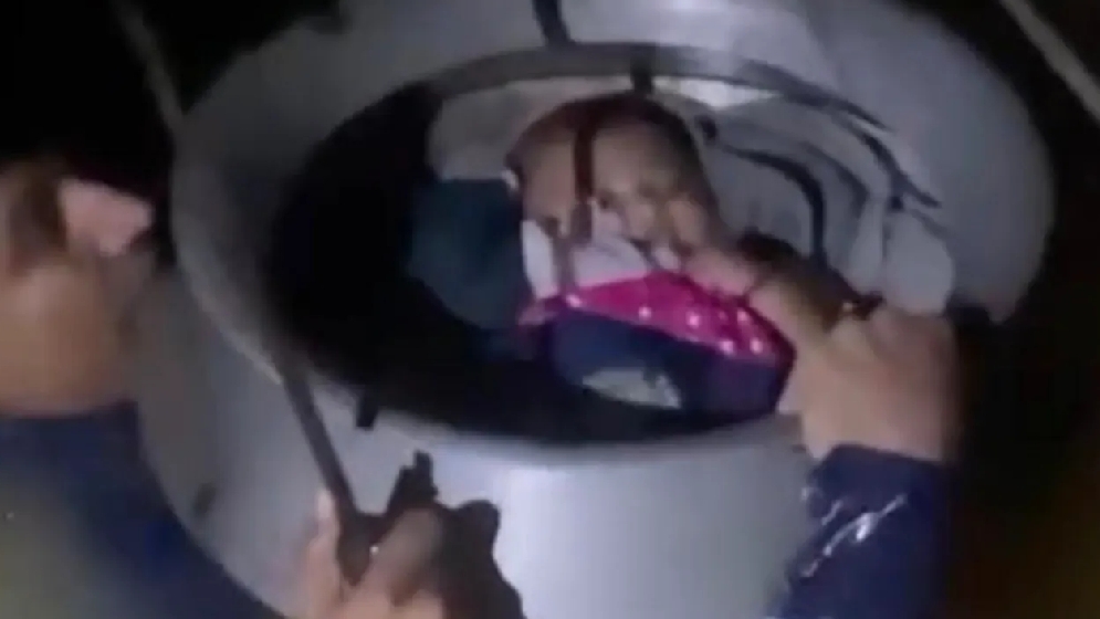 ৮ মাসের শিশুকে পাতিলে করে উদ্ধার