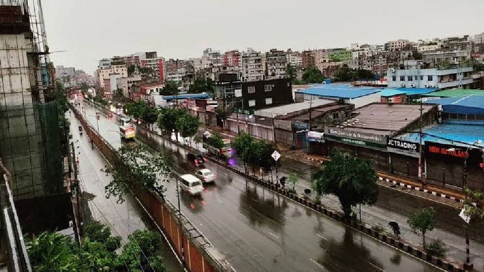 টানা বৃষ্টিতে ধুয়ে গেল ঢাকার দূষণ, শীর্ষে কোন দেশ?