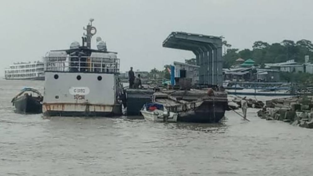 ভোলার ৬ রুটে সাময়িকভাবে লঞ্চ চলাচল স্থগিত