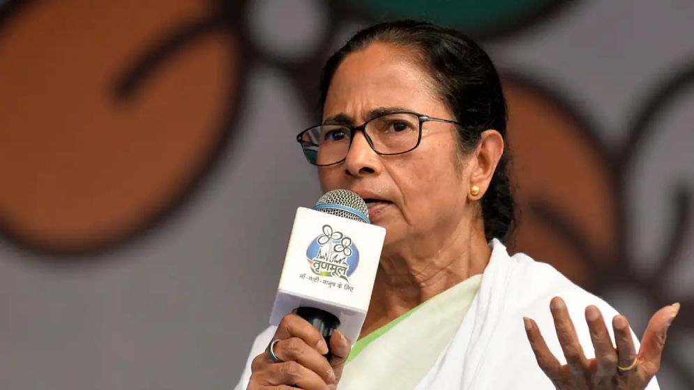 পশ্চিমবঙ্গে রাজনৈতিক তোলপাড়, দল ছাড়লেন মমতার রাজ্য সভাপতি