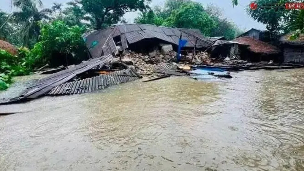 চট্টগ্রামে বন্যা পরিস্থিতি ভয়াবহ,  চারিদিকে শুধু পানি আর পানি