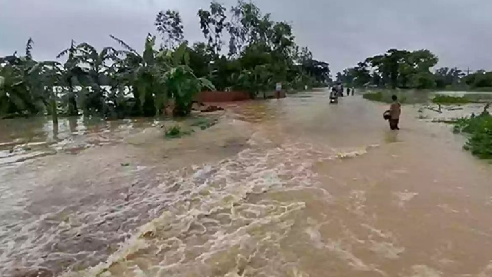 বিপৎসীমার ওপরে দেশের ৫ নদী, তীব্র হচ্ছে বন্যা আতঙ্ক