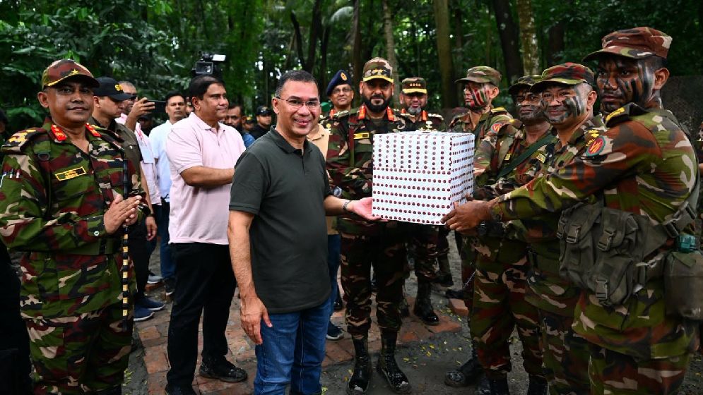 ছবিতে গ্রীষ্মকালীন প্রশিক্ষণ মহড়ায় প্রধানমন্ত্রী