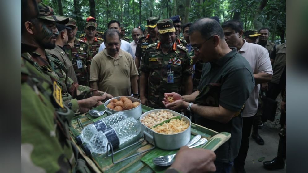 ছবিতে গ্রীষ্মকালীন প্রশিক্ষণ মহড়ায় প্রধানমন্ত্রী