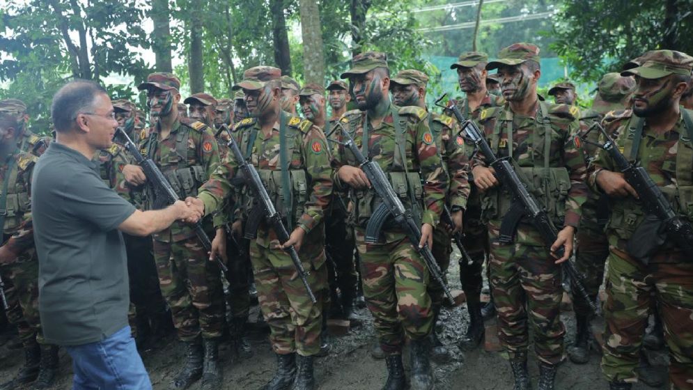 ছবিতে গ্রীষ্মকালীন প্রশিক্ষণ মহড়ায় প্রধানমন্ত্রী
