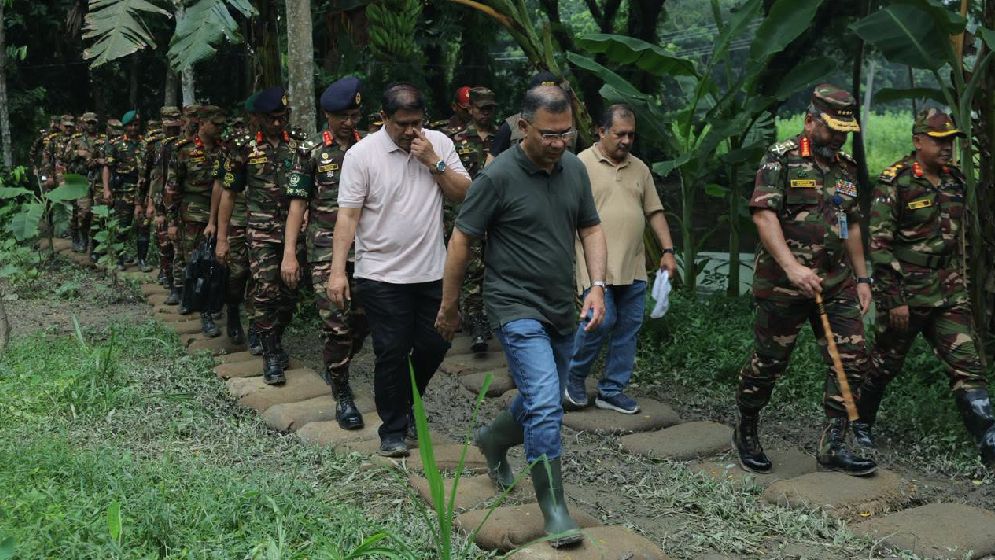ছবিতে গ্রীষ্মকালীন প্রশিক্ষণ মহড়ায় প্রধানমন্ত্রী