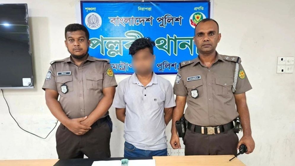 রাজধানীতে অস্ত্রসহ শীর্ষ সন্ত্রাসী ‘রেড মুন্না’ গ্রেপ্তার