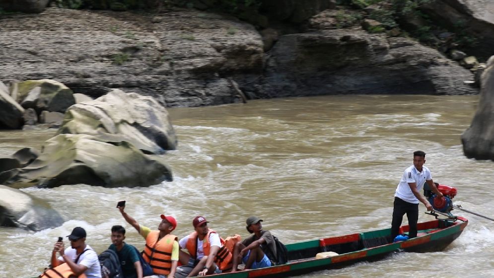 বান্দরবানে নৌকাডুবে পর্যটক নিখোঁজ