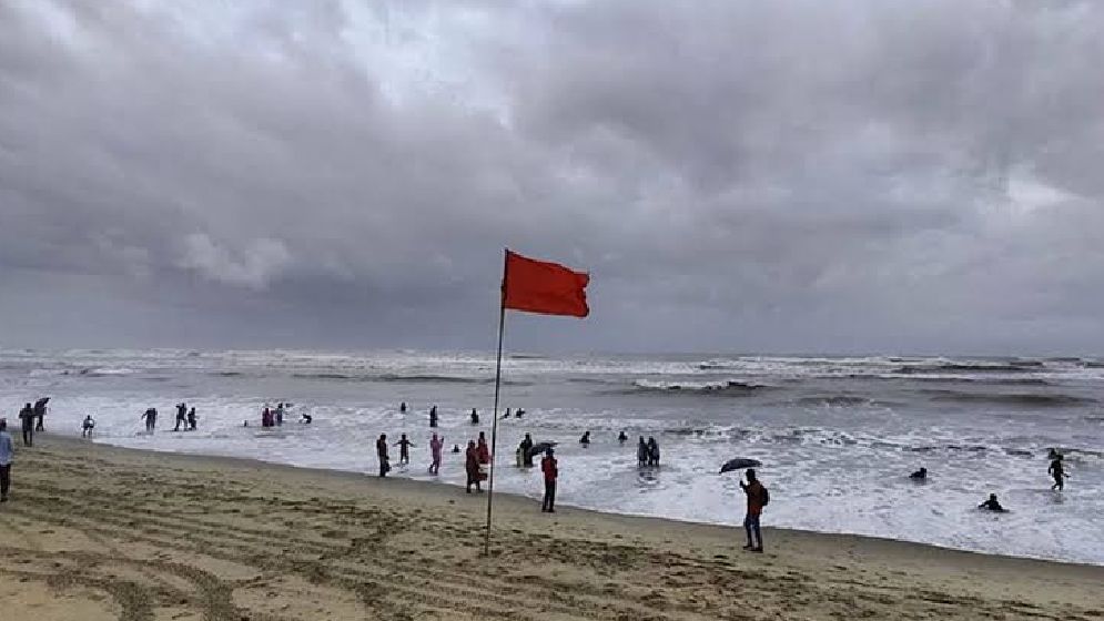 চার সমুদ্রবন্দরে ৩ নম্বর সতর্ক সংকেত বহাল