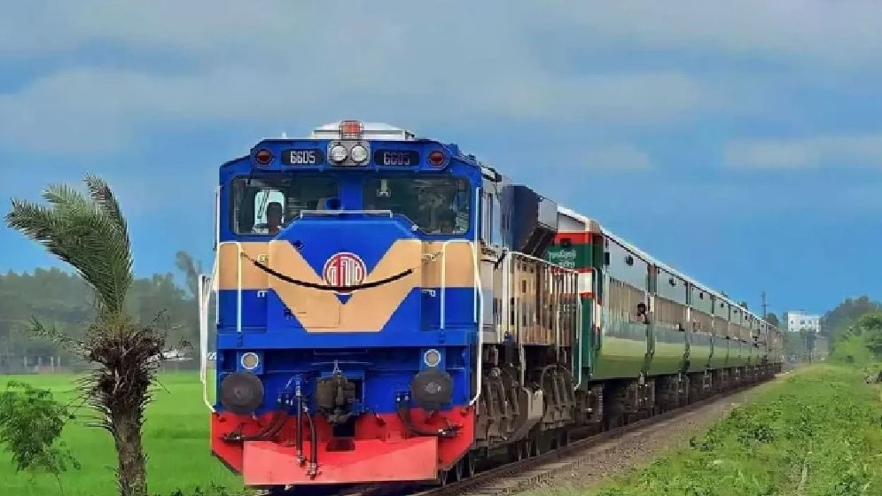 কক্সবাজার রুটে ৫ দিন ট্রেন বন্ধ, কোটি টাকা লোকসান