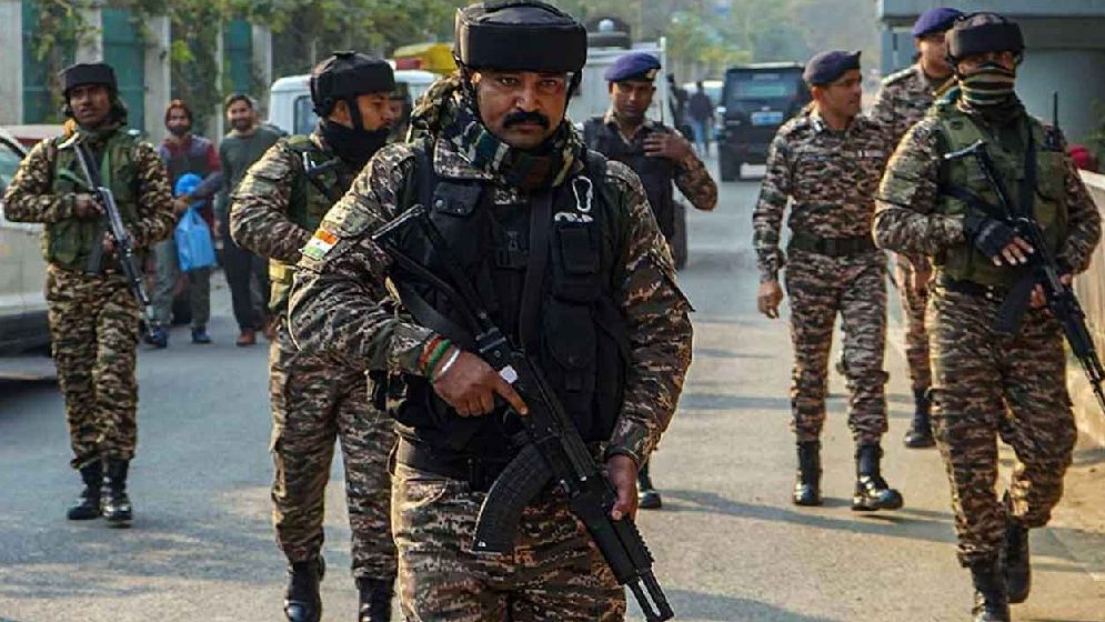 কাশ্মীরে পুলিশের টহলদলের ওপর হামলা, নিহত ১