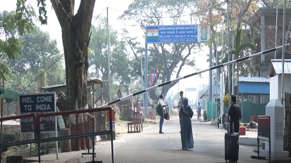 আখাউড়া স্থলবন্দর ভ্রমণ ভিসায়  ভারত যাত্রা  শুরু