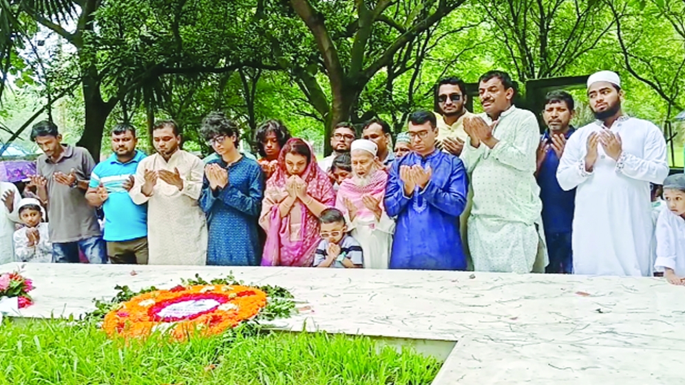 নুহাশপল্লীতে ভক্তদের ঢল, শ্রদ্ধার্ঘ্য