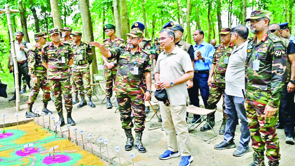 সেনাবাহিনীর মহড়া দেখলেন প্রধানমন্ত্রী