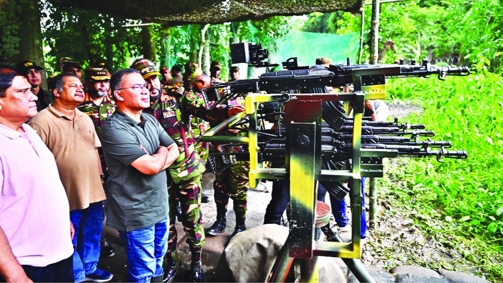 বাবুগঞ্জে আর্মির মহড়া দেখলেন প্রধানমন্ত্রী
