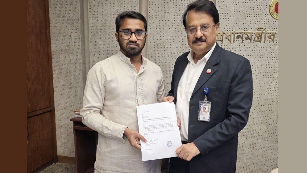 সচিব পদমর্যাদায় প্রধানমন্ত্রীর রাজনৈতিক সহকারী হিসেবে দায়িত্ব নিলেন রাশেদ  