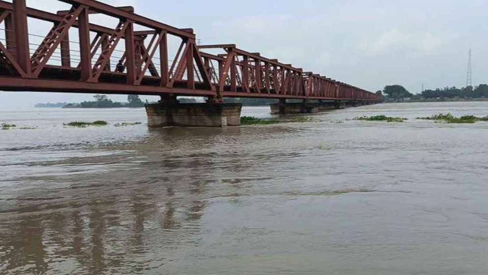 কয়েক জেলায় স্বল্পমেয়াদি বন্যার শঙ্কা, বাড়ছে নদীর পানি
