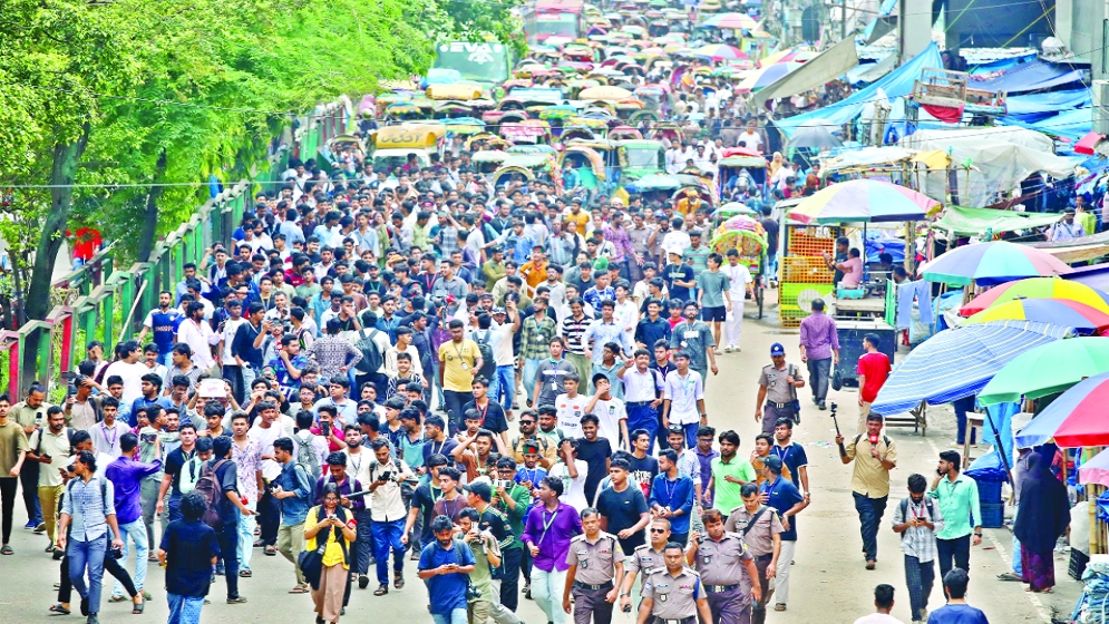 রাজধানীজুড়ে তীব্র যানজটে দুর্ভোগ