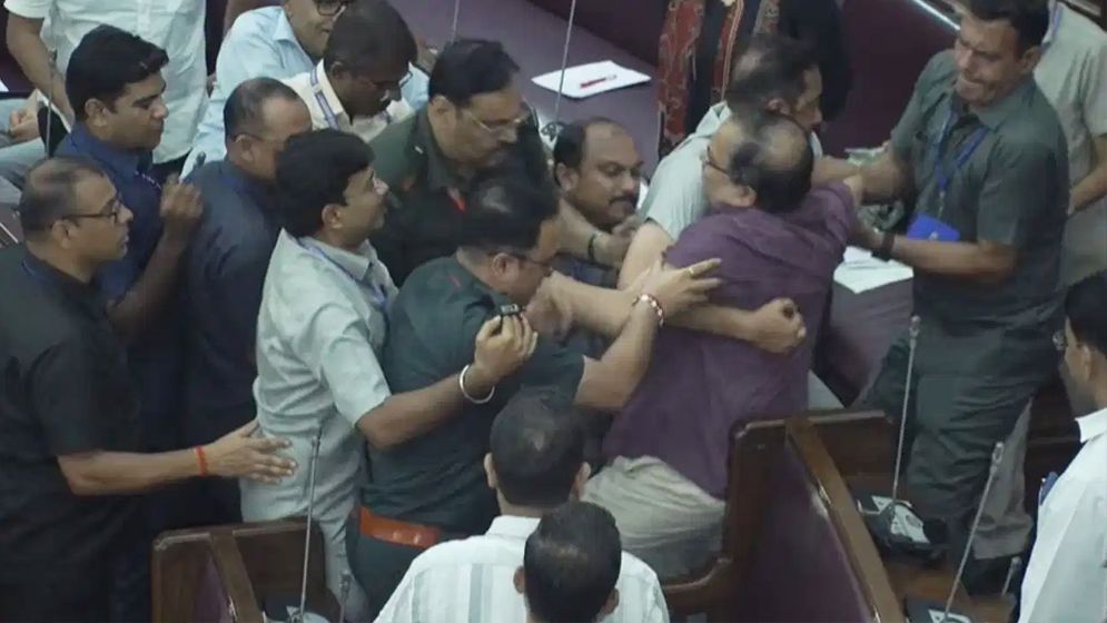 বিধানসভা থেকে কুণাল ঘোষকে বের করে দিলেন স্পিকার