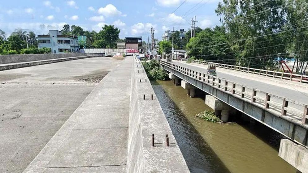 আড়াই বছর ধরে আটকে শত কোটি টাকার ৯ সেতুর কাজ, জনদুর্ভোগ চরমে