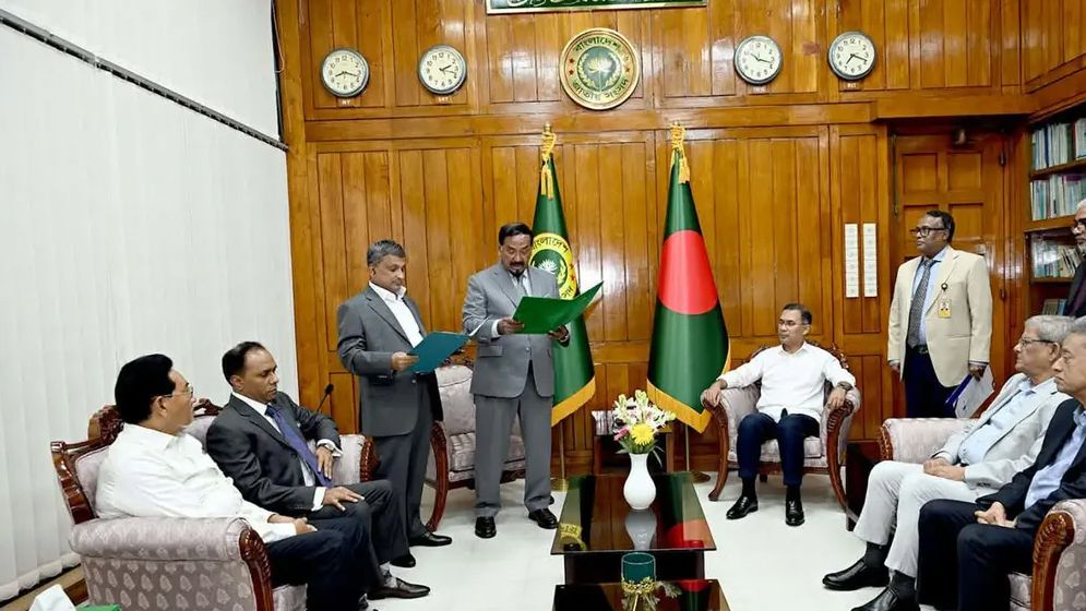সংসদ সদস্য হিসেবে শপথ নিলেন সারোয়ার আলমগীর