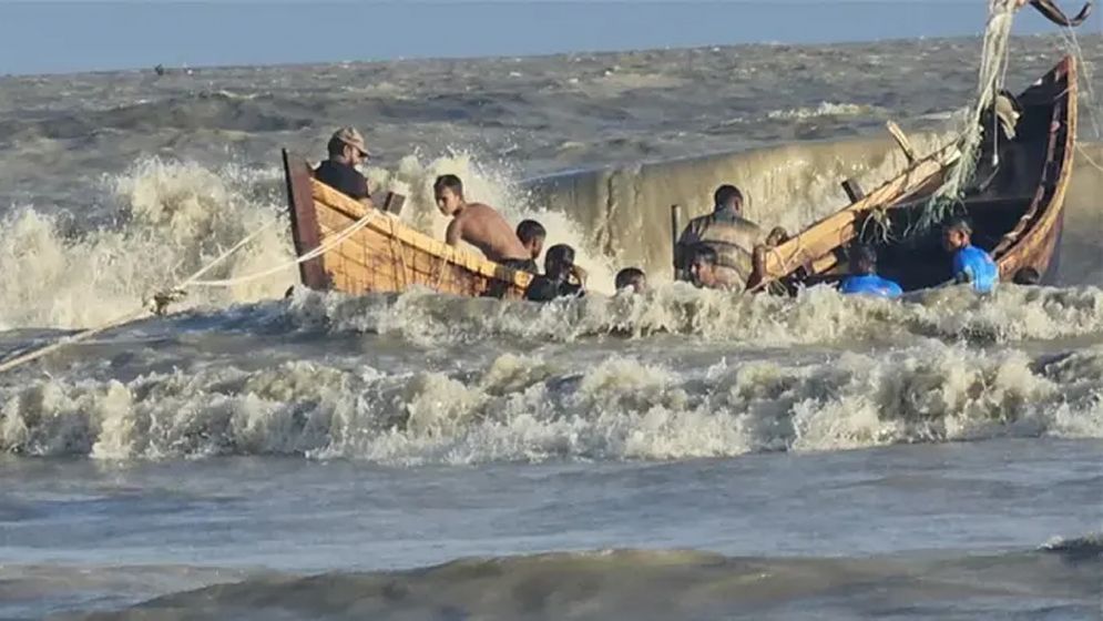 কক্সবাজারে ট্রলারডুবিতে ৫ জনের মরদেহ উদ্ধার