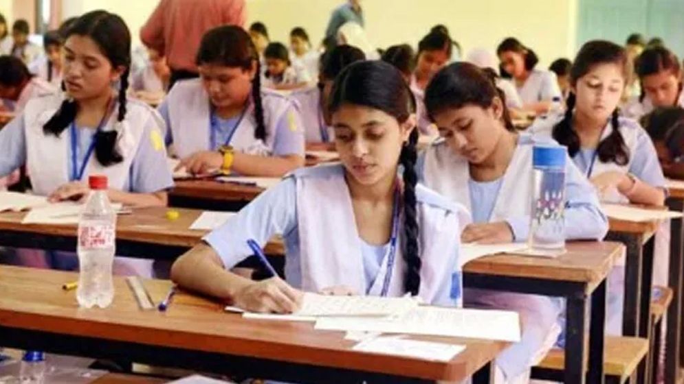 বিরূপ আবহাওয়াতেও এইচএসসি পরীক্ষা, কারণ জানাল আন্তঃশিক্ষা বোর্ড