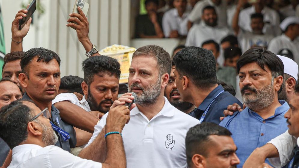 মোদি প্রকাশ্যে ক্ষমা না চাওয়া পর্যন্ত কোনো আলোচনা নয়