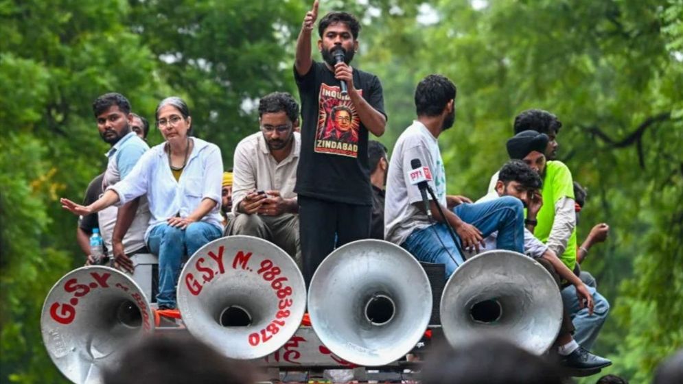 শিক্ষামন্ত্রীর পদত্যাগের পরও আন্দোলন চালিয়ে যাওয়ার ঘোষণা