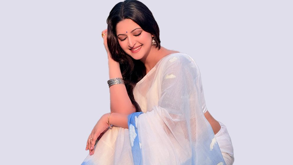 স্পেনের প্রশংসা করে যা বললেন পরীমনি