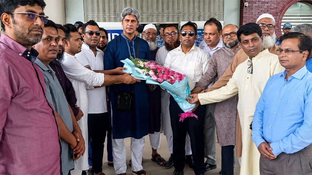 যুক্তরাষ্ট্র সফর শেষে দেশে ফিরলেন জোনায়েদ সাকি