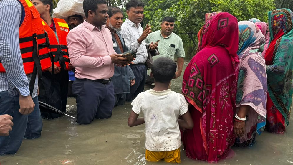টানা বর্ষণে সন্দ্বীপে ৬০ হাজার মানুষ পানিবন্দী