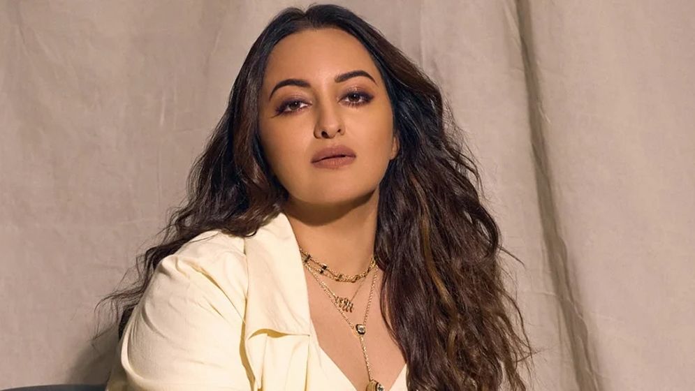 শিক্ষার্থীদের ওপর লাঠিচার্জে ক্ষুব্ধ সোনাক্ষী সিনহা