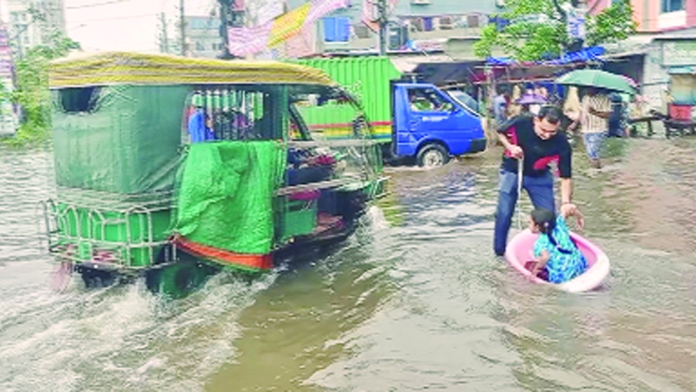 তিন দিনের বৃষ্টিতে খুলনায় জলজট, পানির নিচে নগরীর বিস্তীর্ণ এলাকা